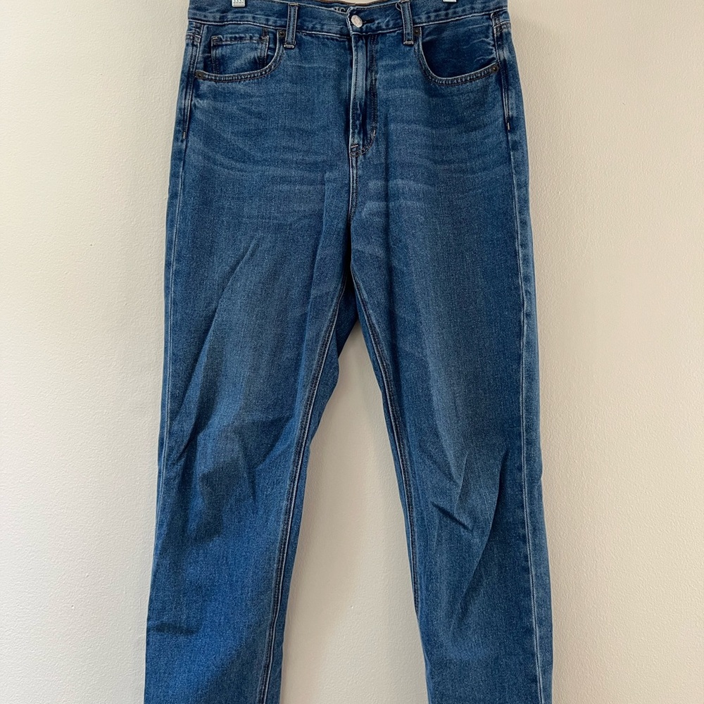 American Eagle mom jean
